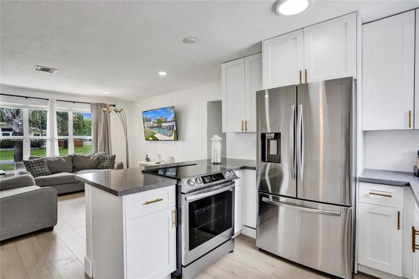 Gulfstream Estates, 1124 NE 6th St, Hallandale Beach, Florida 33009, image 1