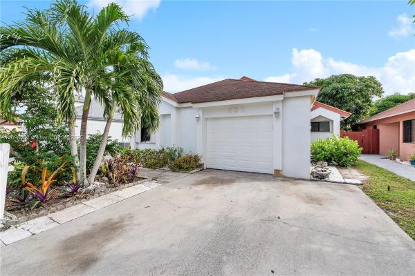 Hunter Run, 823 E Palm Run Dr, North Lauderdale, Florida 33068, image 1