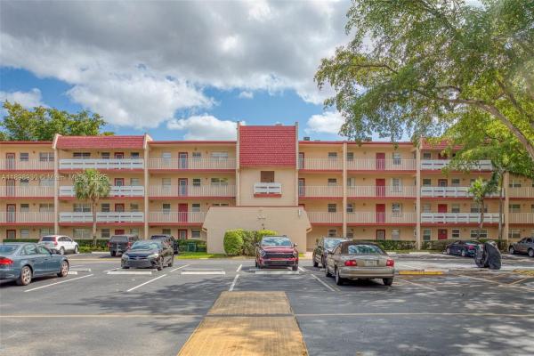 Oriole Golf & Tennis Club 2, 1005 Country Club Dr #408, Margate, Florida 33063, image 2