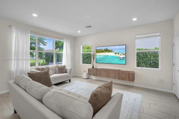 Parkview At Hillcrest, 1436 Silk Oak Dr, Hollywood, Florida 33021, image 2