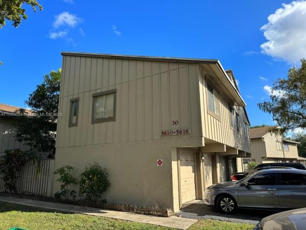 Habitat 2, 5616 NW 21st St #30-E, Lauderhill, Florida 33313, image 1