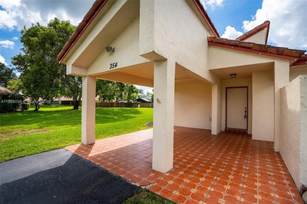 Lakeside Villas At Bonaventure, 354 Lakeside Ct #212, Sunrise, Florida 33326, image 1