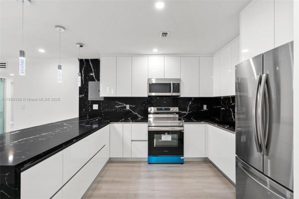 9405 SW 76th St #Y11, Unincorporated Dade County, Florida 33173, image 1