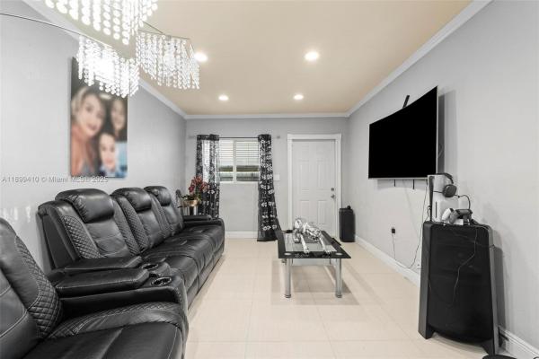 West Buena Vista, Hialeah, Florida 33010, image 1