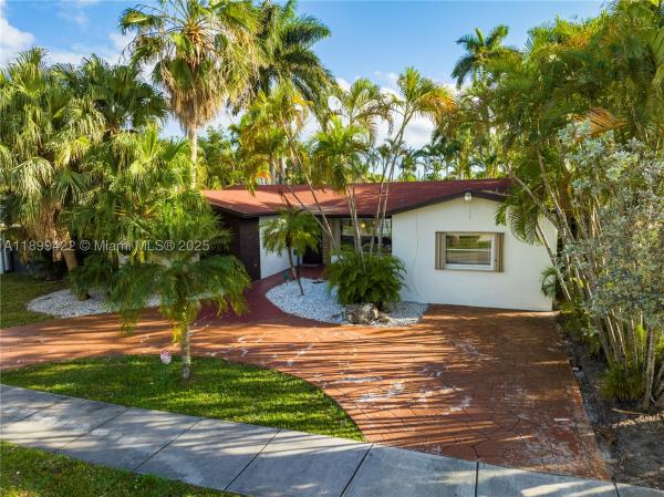 Country Club Homes, 1244 Garfield St, Hollywood, Florida 33019, image 2