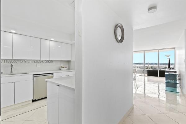 Del Prado, 18021 Biscayne Blvd #1003-2, Aventura, Florida 33160, image 1