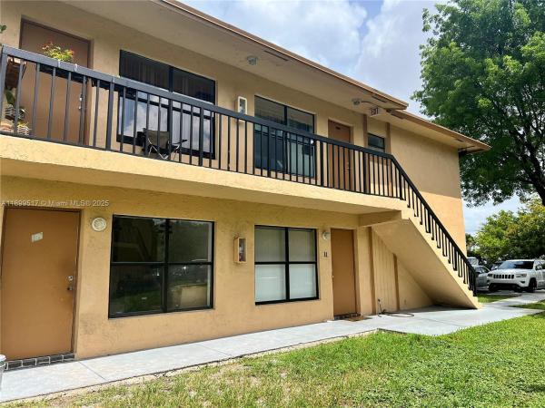 Lago Grande, 2685 W 66th St #12-20, Hialeah, Florida 33016, image 1