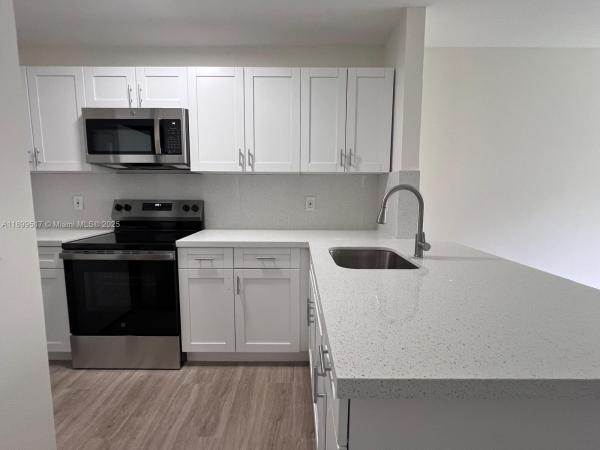Lago Grande, 2685 W 66th St #12-20, Hialeah, Florida 33016, image 2