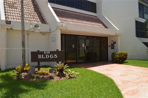 Racquet Club Village, 303 Racquet Club Rd #113, Weston, Florida 33326, image 1