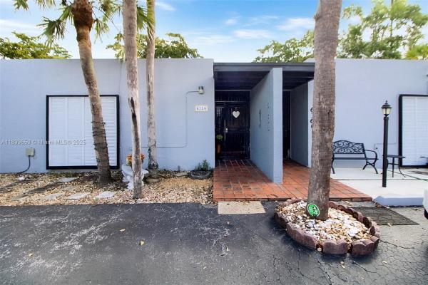 Windmill Gate, 6358 Milk Wagon Ln, Miami Lakes, Florida 33014, image 1
