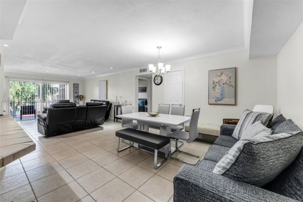 9437 SW 76th St #V25, Unincorporated Dade County, Florida 33173, image 1