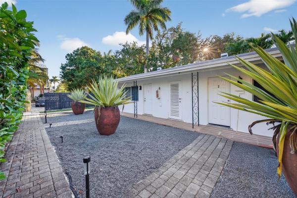 Waverly Place, 1004 W Las Olas Blvd, Fort Lauderdale, Florida 33312, image 1