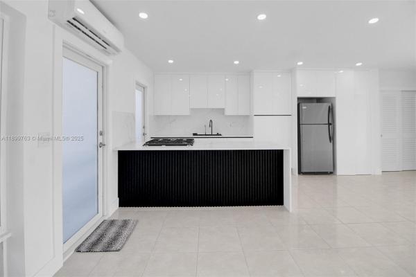 The Fairmont House, 2700 NE 135th St #12, North Miami, Florida 33181, image 1
