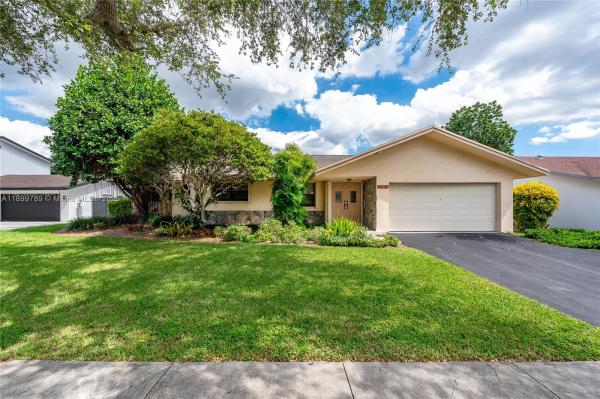 Ramas Of Kendall, 10421 SW 146th Pl, The Hammocks, Florida 33186, image 3