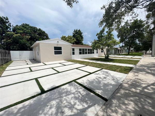 Essex Village, 27 NE 5th Ave #29, Hialeah, Florida 33010, image 1