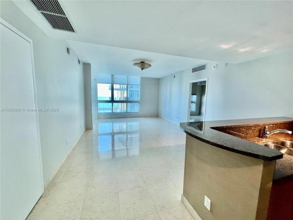 Met 1, 300 S Biscayne Blvd #2006, Miami, Florida 33131, image 1