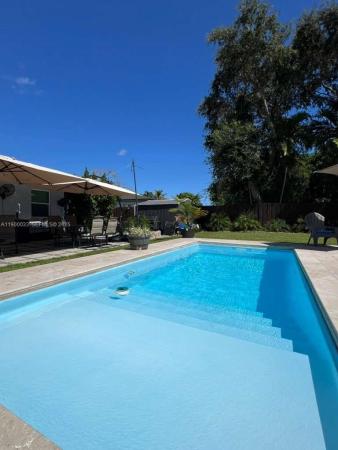 1430 NE 149th St, Unincorporated Dade County, Florida 33161, image 1