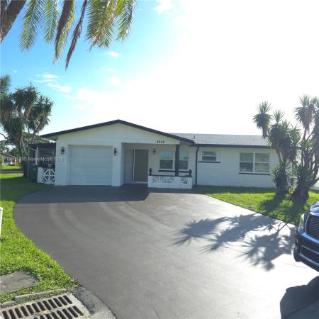 Mainlands Of Tamarac Lakes, 4404 NW 46th Way #4404, Tamarac, Florida 33319, image 1