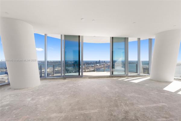 300 Biscayne Boulevard Way #5201E, Miami, Florida 33131, image 3