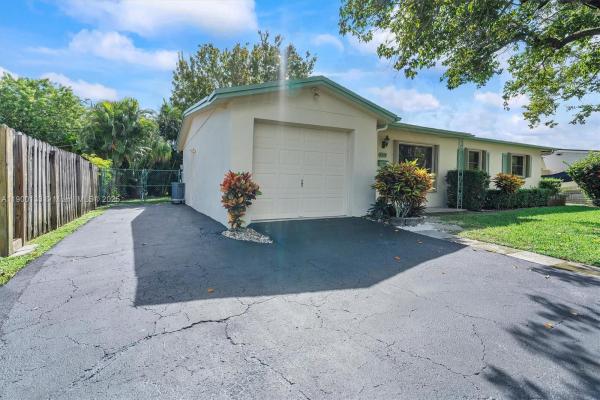 Palm Beach Cabana Colony, 12108 Colony Ave, Palm Beach Gardens, Florida 33410, image 2