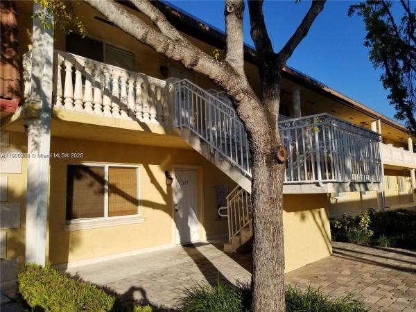 Hollywood Palms, 2323 Van Buren St #207, Hollywood, Florida 33020, image 1