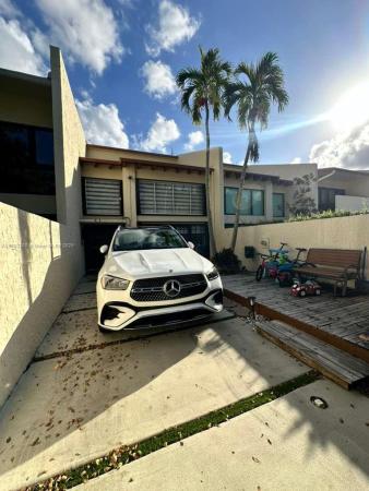 Sunset Kendall Villas, 10642 SW 79th Ter, Kendall, Florida 33173, image 3