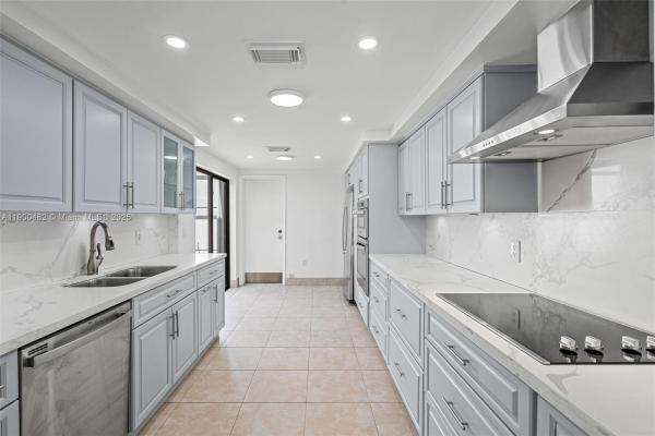 Royal Singapore Lake, 19435 E Lake Dr, Hialeah, Florida 33015, image 3