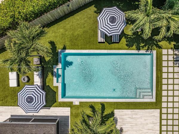 Biscayne Park Kings, 11504 NE 6th Ave, Biscayne Park, Florida 33161, image 1