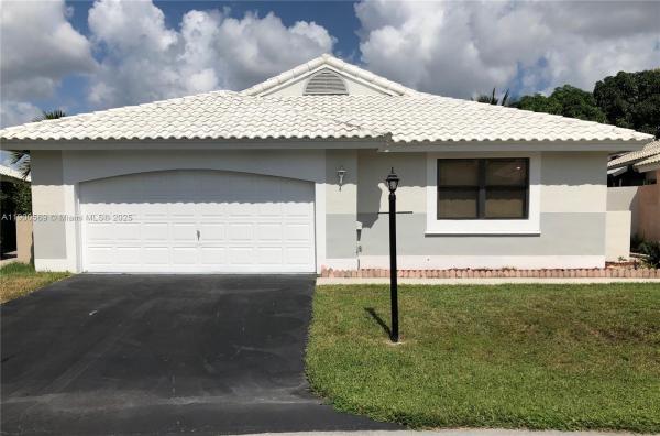 Waterford Patio Homes, 15025 Brighton Ln, Davie, Florida 33331, image 1