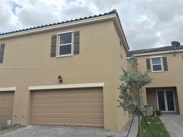 Kendall Commons Townhomes, 17107 SW 96th St, The Hammocks, Florida 33196, image 3