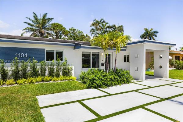 Country Club Homes, 1104 N 13th Ter, Hollywood, Florida 33019, image 1