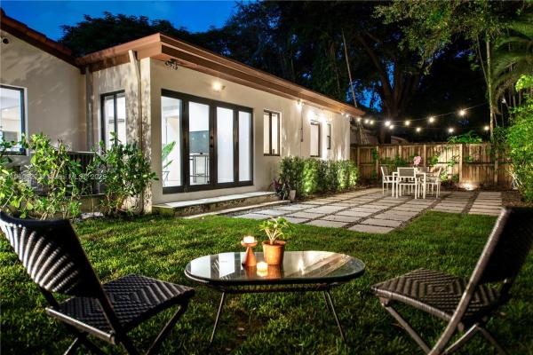 Sherwood Forest, 360 NE 87th St, El Portal, Florida 33138, image 1