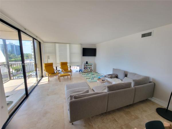 Coronado Towers, 20379 W Country Club Dr #539, Aventura, Florida 33180, image 1