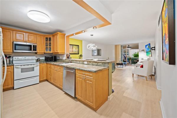 Meadowbrook Lakes, 424 SE 10th St #104, Dania Beach, Florida 33004, image 1