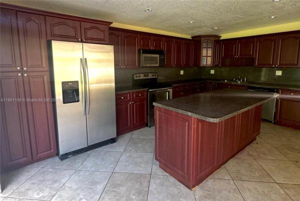 West Esplanade, 7945 NW 187th Ln, Hialeah, Florida 33015, image 2