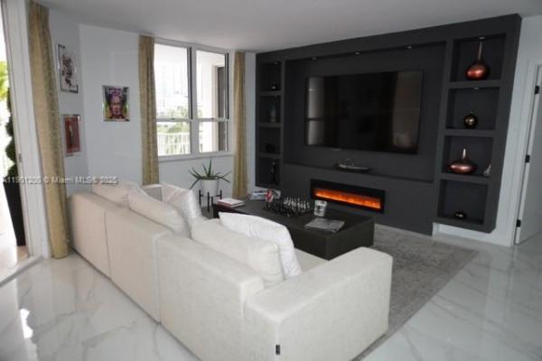 Courvoisier Courts, 701 Brickell Key Blvd #412, Miami, Florida 33131, image 2