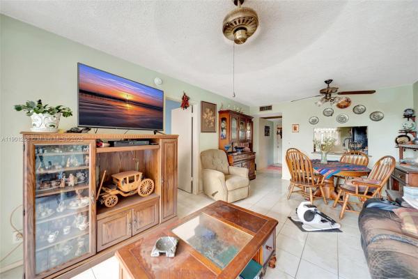 Lagoon Place, 9230 Lagoon Pl #309, Davie, Florida 33324, image 2