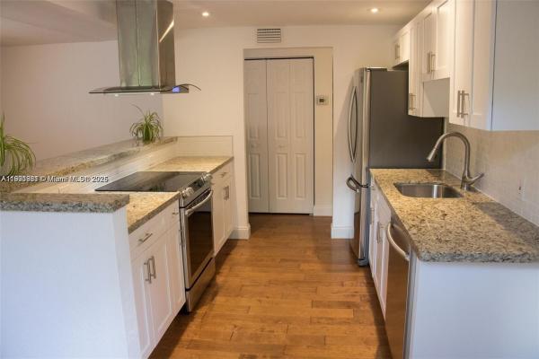 Stirrup Grove, 3343 Franklin Ave, Miami, Florida 33133, image 3