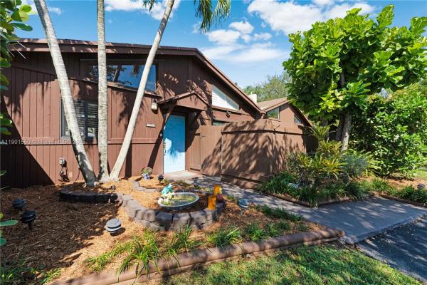 Pinetree Village, 11335 SW 112th Circle Ln S, Kendall, Florida 33176, image 3