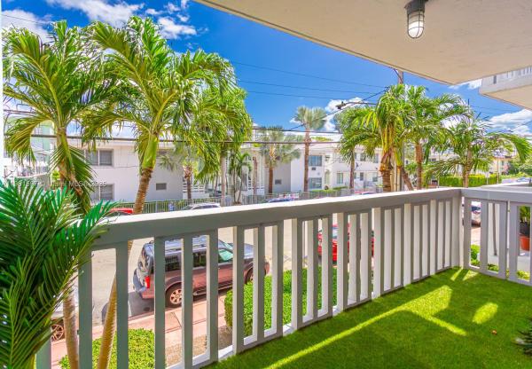 Carlyle Plaza, 7620 Carlyle Ave #205, Miami Beach, Florida 33141, image 1