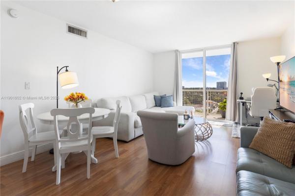 Brickell Vista, 900 SW 8th St #1009, Miami, Florida 33130, image 2