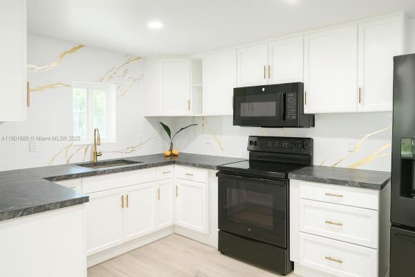 Hollywood Suburbs, 6317 Cleveland St, Hollywood, Florida 33024, image 1