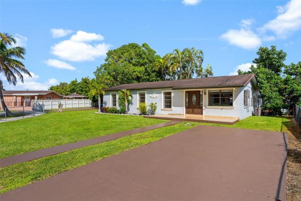 21st Century Homes, 15411 SW 305th St, Leisure City, Florida 33033, image 2
