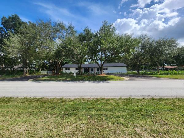 Hideaway Pines, 19621 SW 308th St, Redland, Florida 33030, image 2