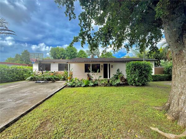 Biscayne Gardens, 125 NE 150th St, Golden Glades, Florida 33161, image 2