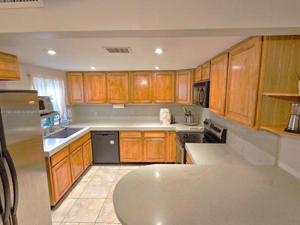 Dixie Gardens, 917 N 26th Ave, Hollywood, Florida 33020, image 1