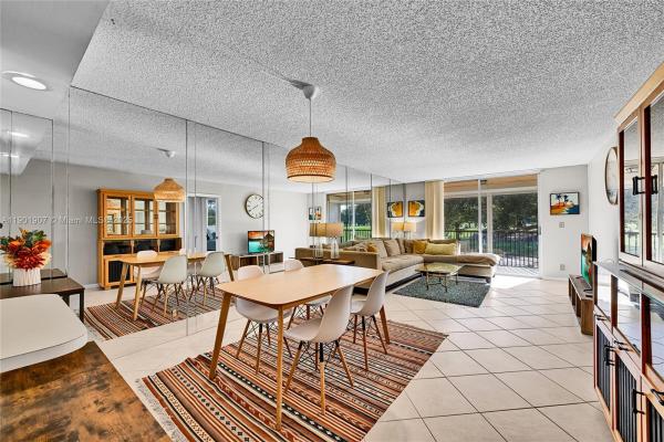 Rolling Hills Golf And Tennis Club, 3001 W Rolling Hills Cir #210, Davie, Florida 33328, image 1