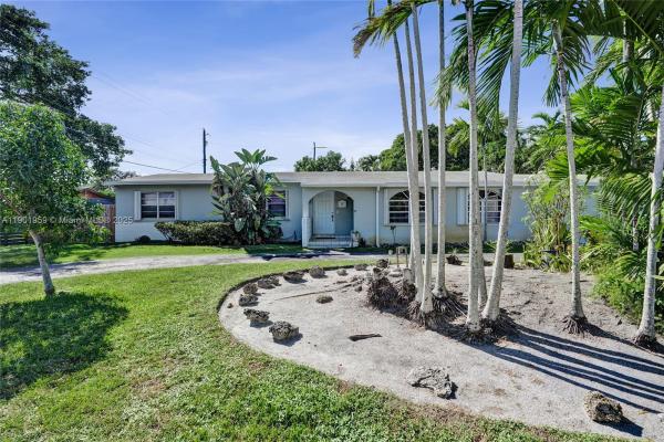 Twin Lakes Manor, 6300 SW 62nd Pl, South Miami, Florida 33143, image 1