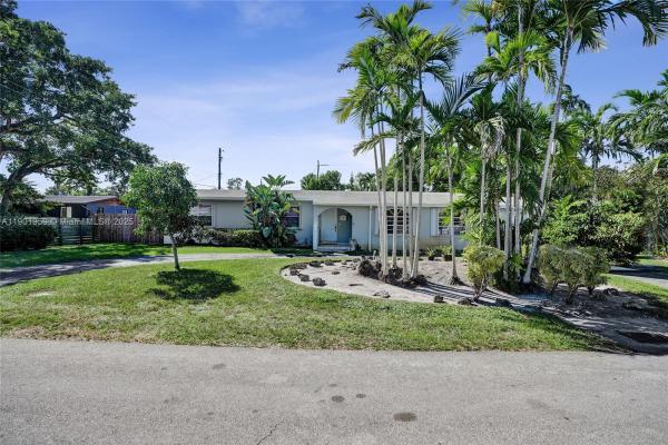Twin Lakes Manor, 6300 SW 62nd Pl, South Miami, Florida 33143, image 3