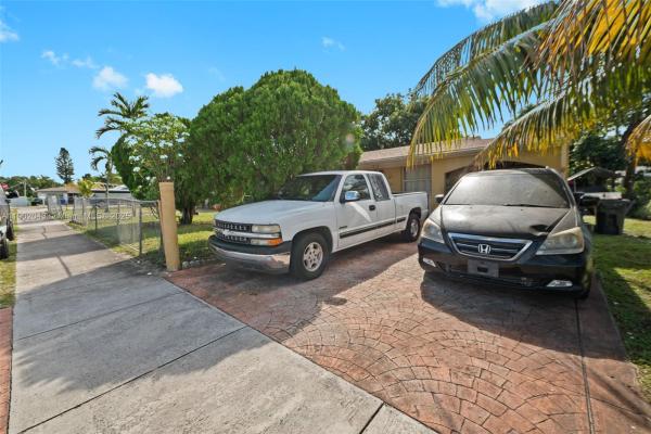 Sunshine Manor, 2516 Wiley Ct, Hollywood, Florida 33020, image 2